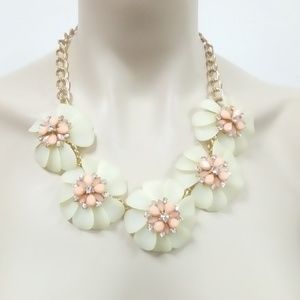 Jewelry - NWT Flower Power Necklace Set Jewelry - NWT Flower Power Necklace Set